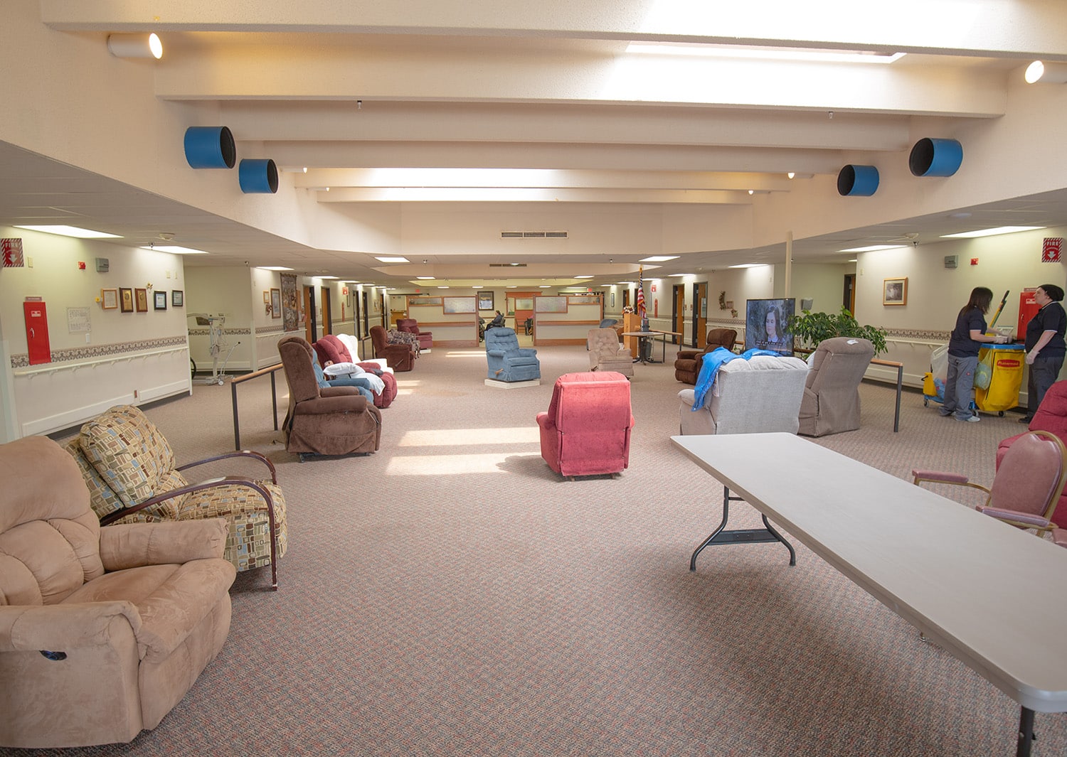Rolling Hills Recreation Room filled with lounging chairs and tables